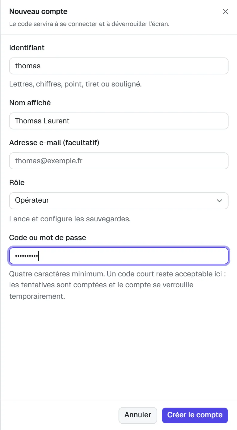 Le panneau « Nouveau compte » : identifiant, nom affiché, e-mail, rôle et code.