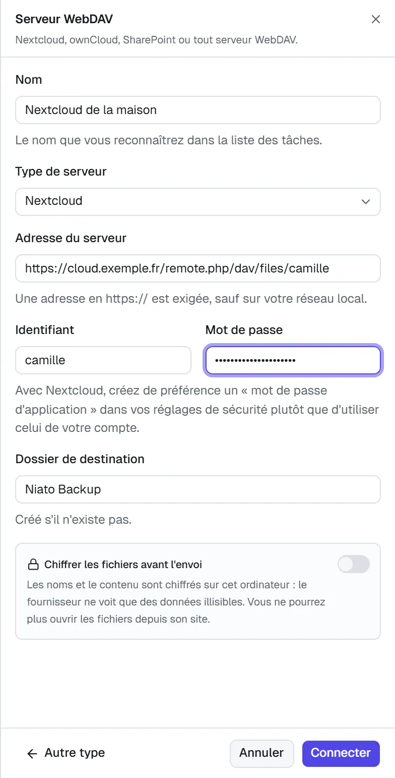 Le formulaire WebDAV : type de serveur, adresse, identifiant, mot de passe et dossier de destination.