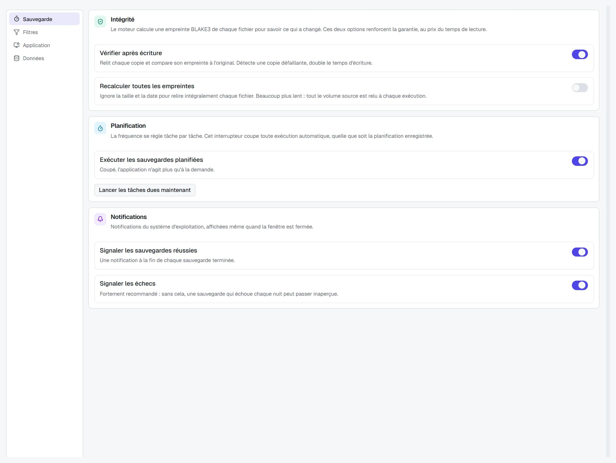 Réglages, catégorie Sauvegarde : intégrité, planification et notifications.