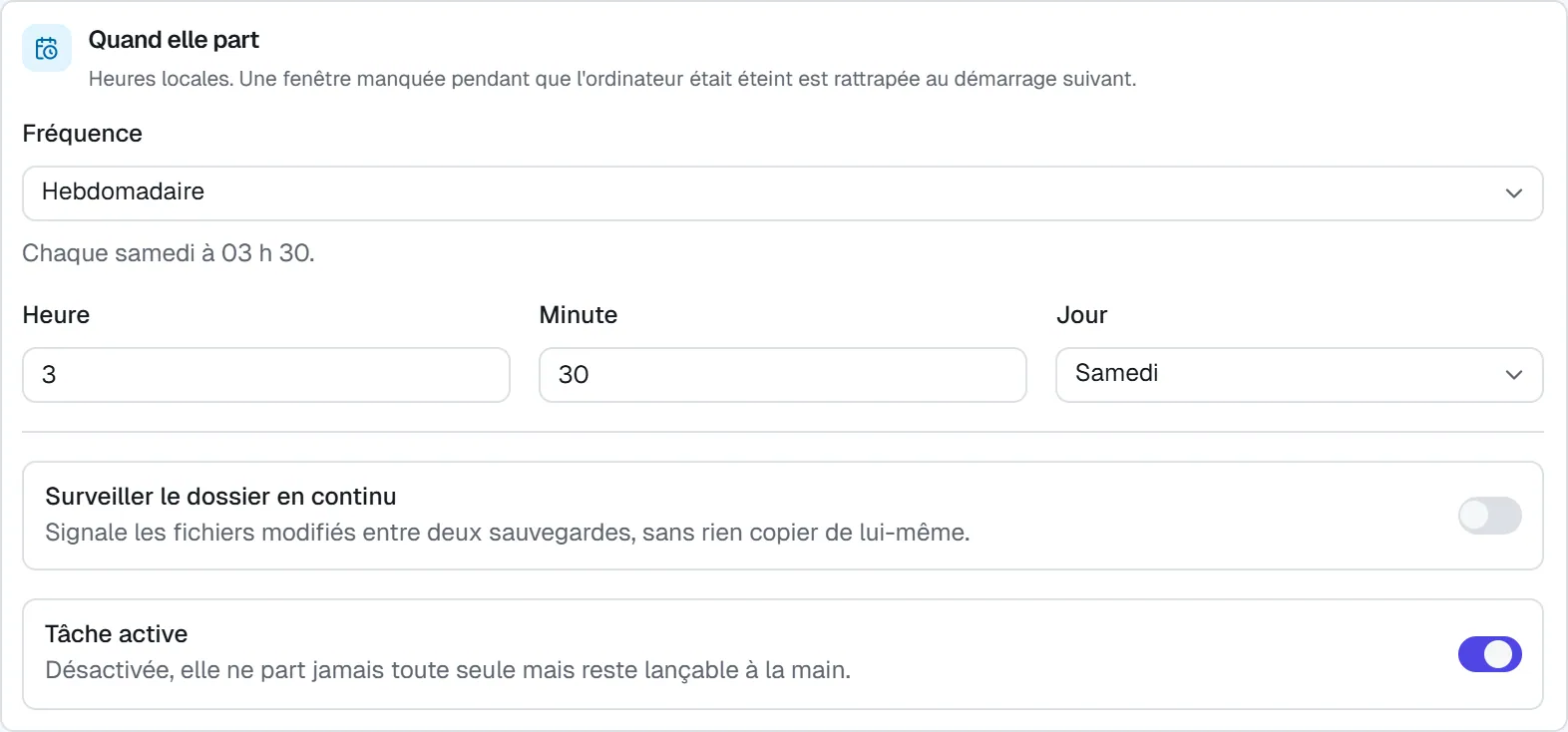 La carte « Quand elle part » : fréquence hebdomadaire, le samedi à 3 h 30, avec les interrupteurs de surveillance et d'activation.